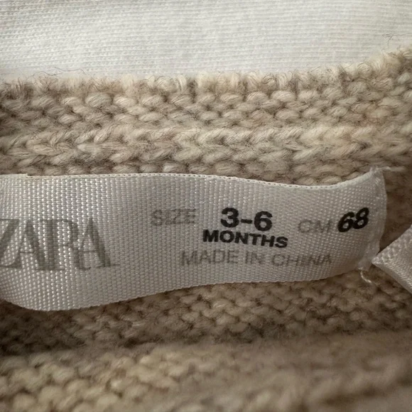 Zara Beige and Red Patterned Crewneck Sweater. Size- 3-6 - Picture 3 of 4